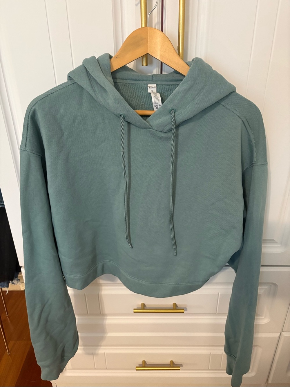 ALO Yoga Cropped Hoodie in Sage Green